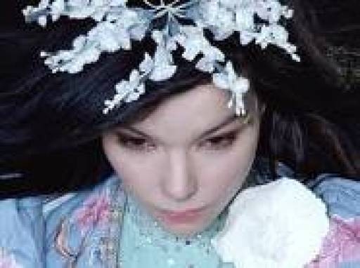 Bjork, si sa stupisce sempre. E stavolta ci cristallizza… |