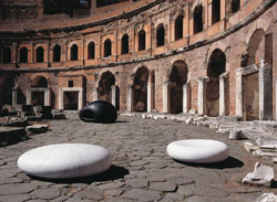 Kan Yasuda, le sue sculture da toccare ai Mercati di Traiano a Roma