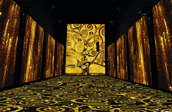 Klimt Experience approda a Roma nella scenografica cornice della Sala delle Donne, presso il Complesso Monumentale di San Giovanni Addolorata