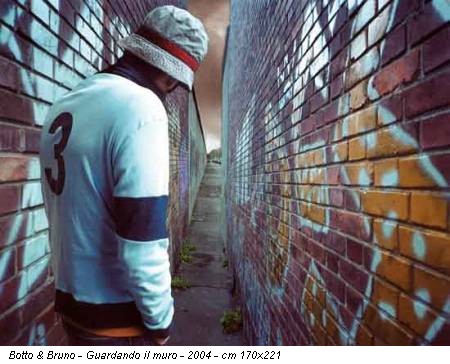 Botto & Bruno - Guardando il muro - 2004 - cm 170x221