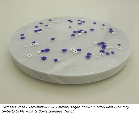 Satoshi Hirose - Vertumnus - 2008 - marmo, acqua, fiori - cm 120x110x9 - courtesy Umberto Di Marino Arte Contemporanea, Napoli