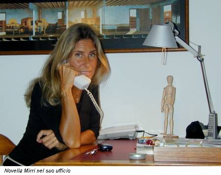 Novella Mirri nel suo ufficio
