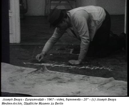 Joseph Beuys - Eurasienstab - 1967 - video, frammento - 20’’ - (c) Joseph Beuys Medien-Archiv, Staatliche Museen zu Berlin