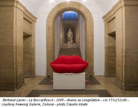 Bertrand Lavier - La Bocca/Bosch - 2005 - divano su congelatore - cm 171x212x80 - courtesy Kewenig Galerie, Colonia - photo Claudio Abate