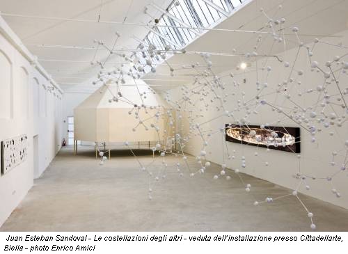 Juan Esteban Sandoval - Le costellazioni degli altri - veduta dell’installazione presso Cittadellarte, Biella - photo Enrico Amici