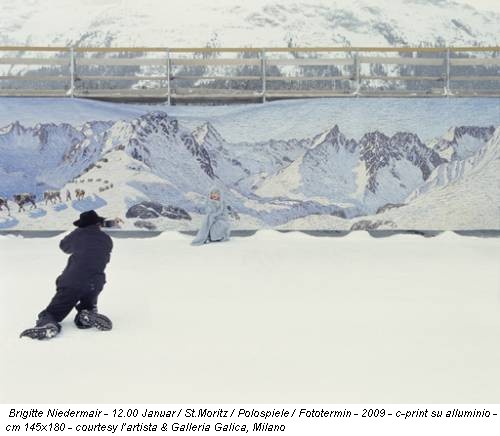 Brigitte Niedermair - 12.00 Januar / St.Moritz / Polospiele / Fototermin - 2009 - c-print su alluminio - cm 145x180 - courtesy l’artista & Galleria Galica, Milano