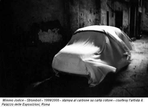 Mimmo Jodice - Stromboli - 1999/2008 - stampa al carbone su carta cotone - courtesy l’artista & Palazzo delle Esposizioni, Roma