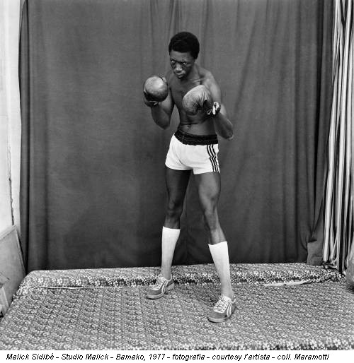 Malick Sidibé - Studio Malick - Bamako, 1977 - fotografia - courtesy l’artista - coll. Maramotti