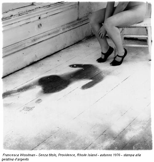 Francesca Woodman - Senza titolo, Providence, Rhode Island - autunno 1976 - stampa alla gelatina d’argento