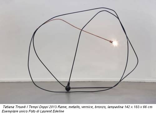 Tatiana Trouvé I Tempi Doppi 2013 Rame, metallo, vernice, bronzo, lampadina 142 x 183 x 66 cm Esemplare unico Foto di Laurent Edeline