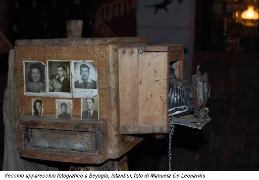 Vecchio apparecchio fotografico a Beyoglu, Istanbul, foto di Manuela De Leonardis