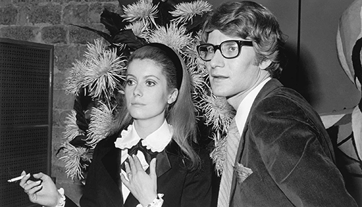 Catherine Deneuve vende i suoi Yves Saint Laurent