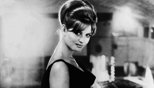 Gli abiti di Claudia Cardinale all’incanto