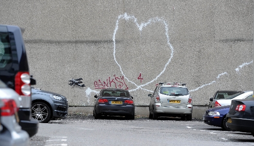Love Plane di Banksy ricompare a Liverpool