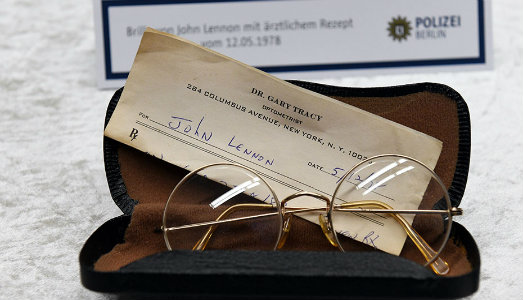 Trovato in Germania l’uomo che provò a vendere gli effetti personali rubati di John Lennon