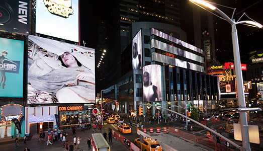 Anche Times Square ama l’arte