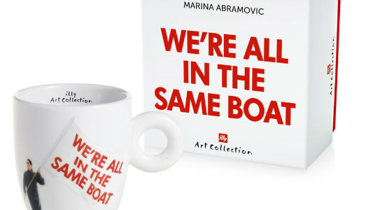 Illy presenta la collezione mug ispirata al manifesto di Marina Abramovic per la Barcolana