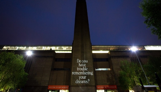 Le proiezioni sui monumenti di Londra per promuovere il nuovo album di Thom Yorke