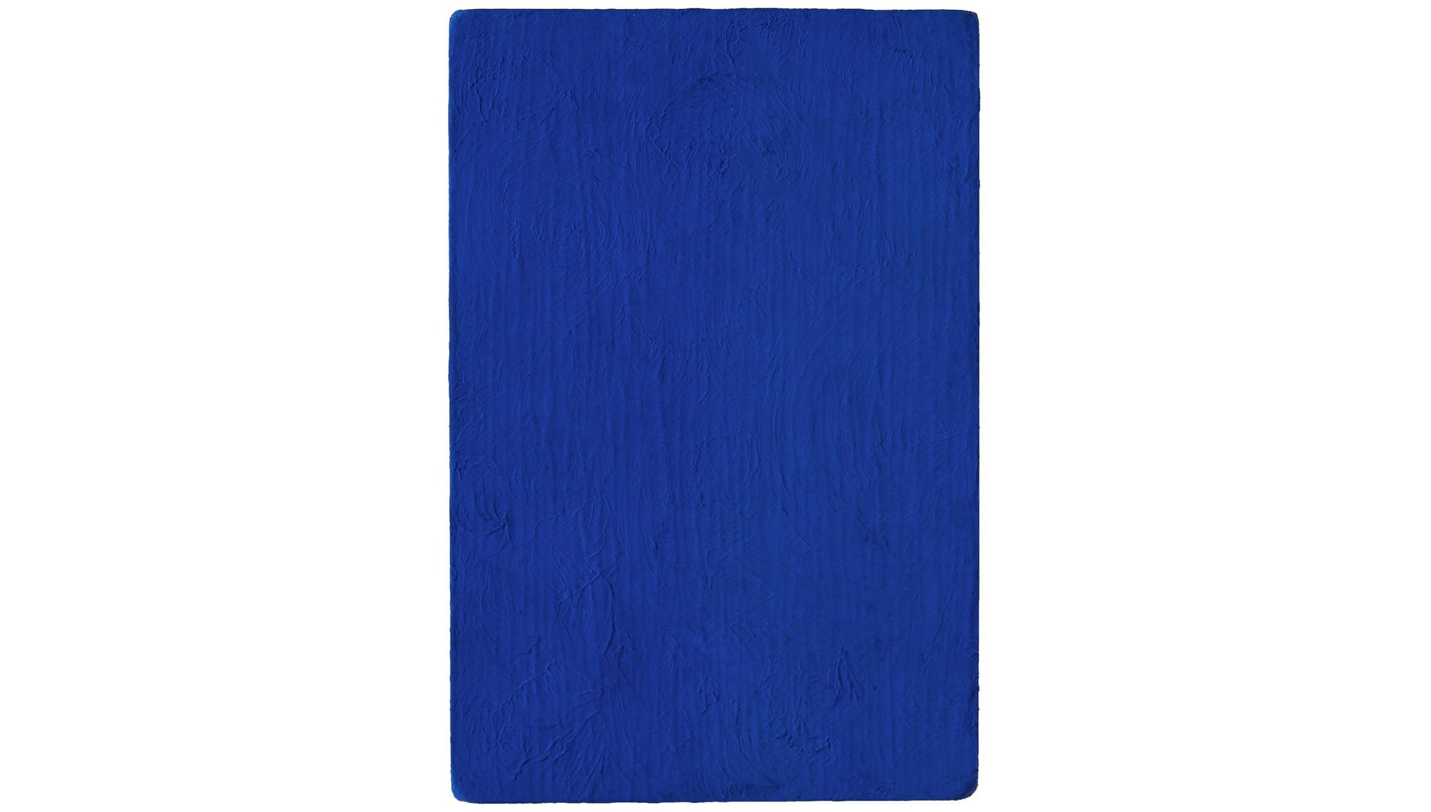 Un Monocromo blu (IKB 98) del 1957 (courtesy of Succession Yves Klein c/o ADAGP Paris)
