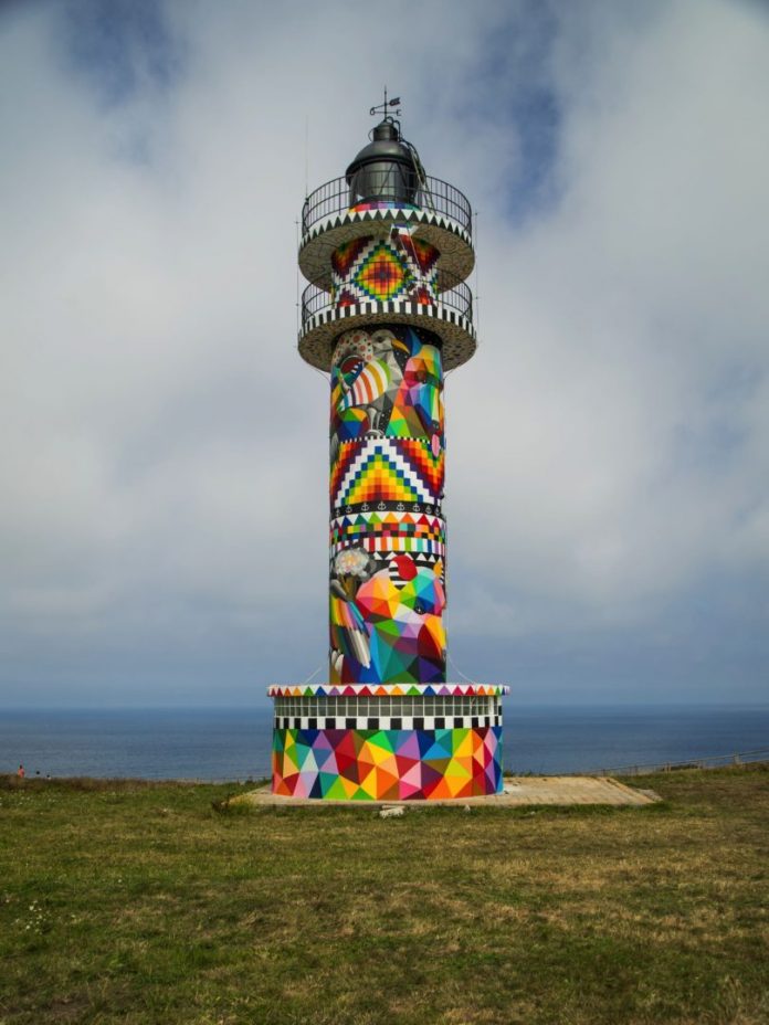 Okuda San Miguel trasforma il Faro de Ajo in un capolavoro