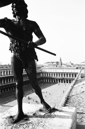 Roberto Gabetti, "Venezia. Piazza San Marco dalla Torre dell'Orologio", 1950.