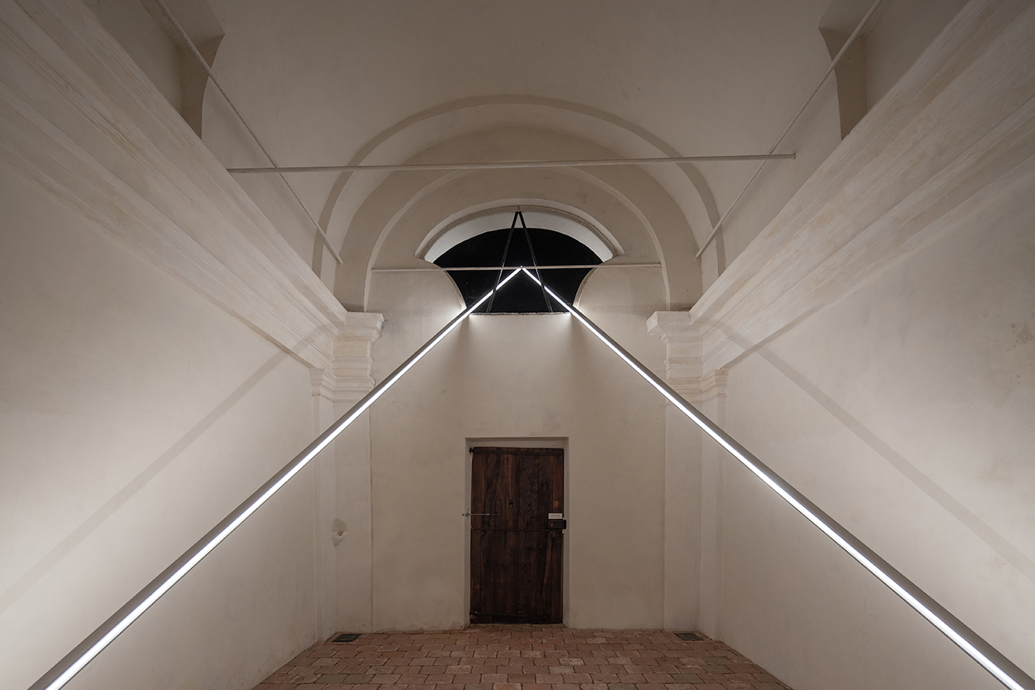 Miracle, Emilio Ferro, installazione per la Cappella di San Rocco, ph. Roberto Conte