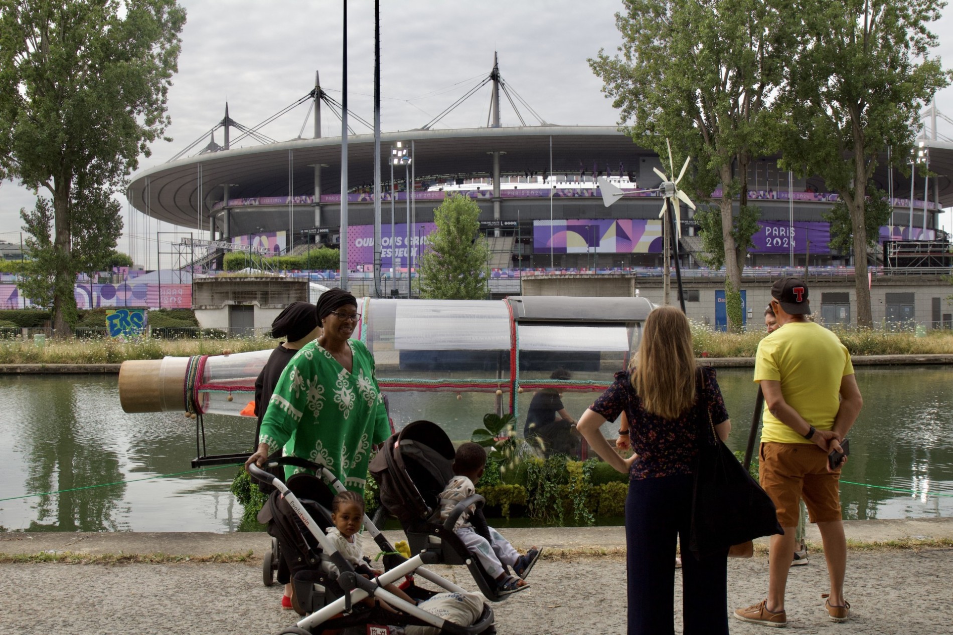 Abraham Poincheval, La Bouteille, Parigi, 2024, Canal Saint-Denis, © cneai