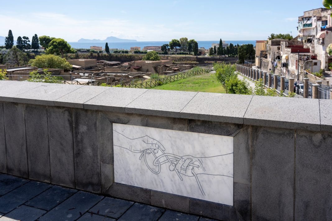 Bianco-Valente, Seconda mano, 2024 incisioni su 6 lastre in marmo, 136 x 67 cm ognuna Piazza Carlo III di Borbone, Ercolano Ph. CAP