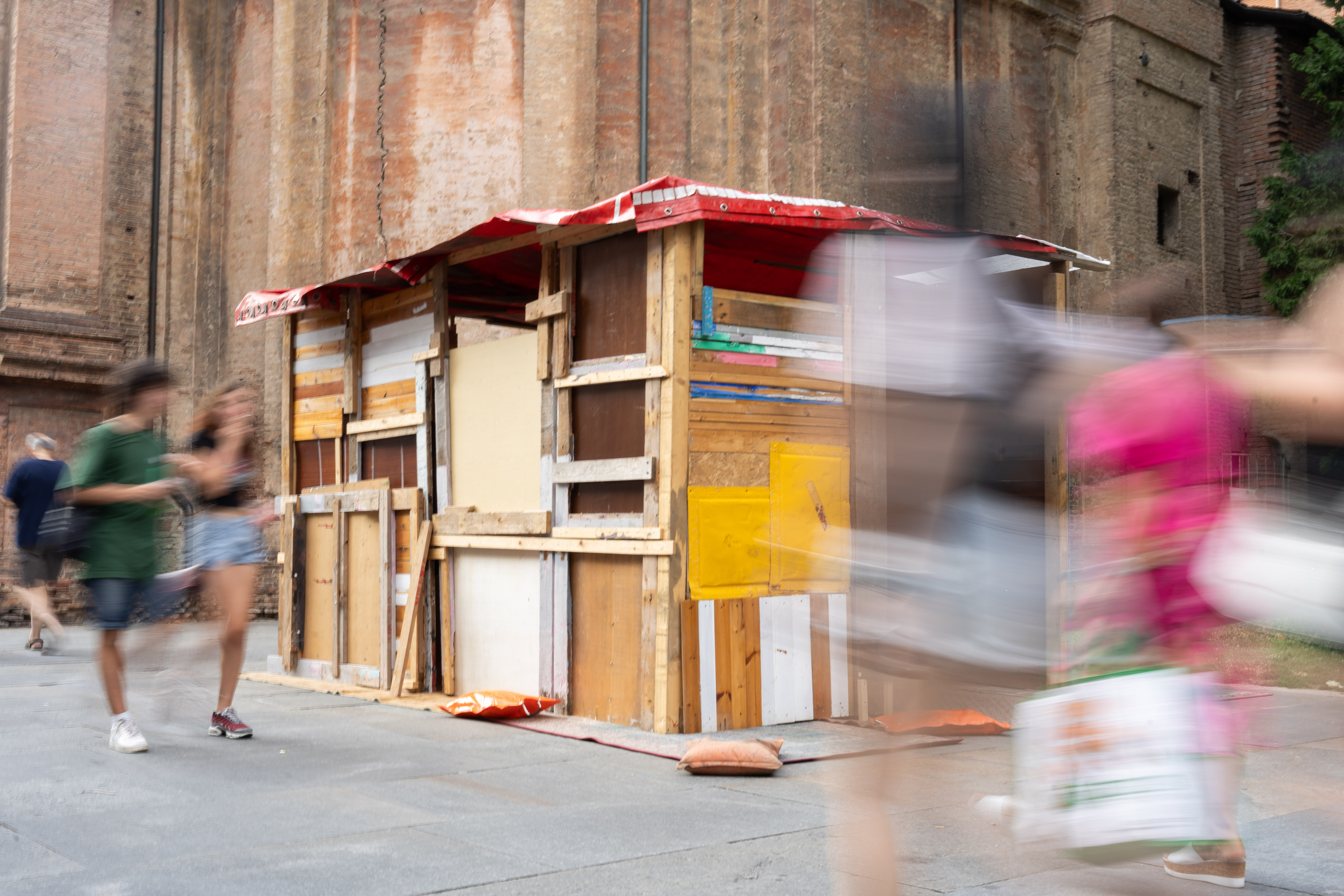 Roberto Alfano, Baracca / Casa interiore, installazione site specific, Modena, 2024