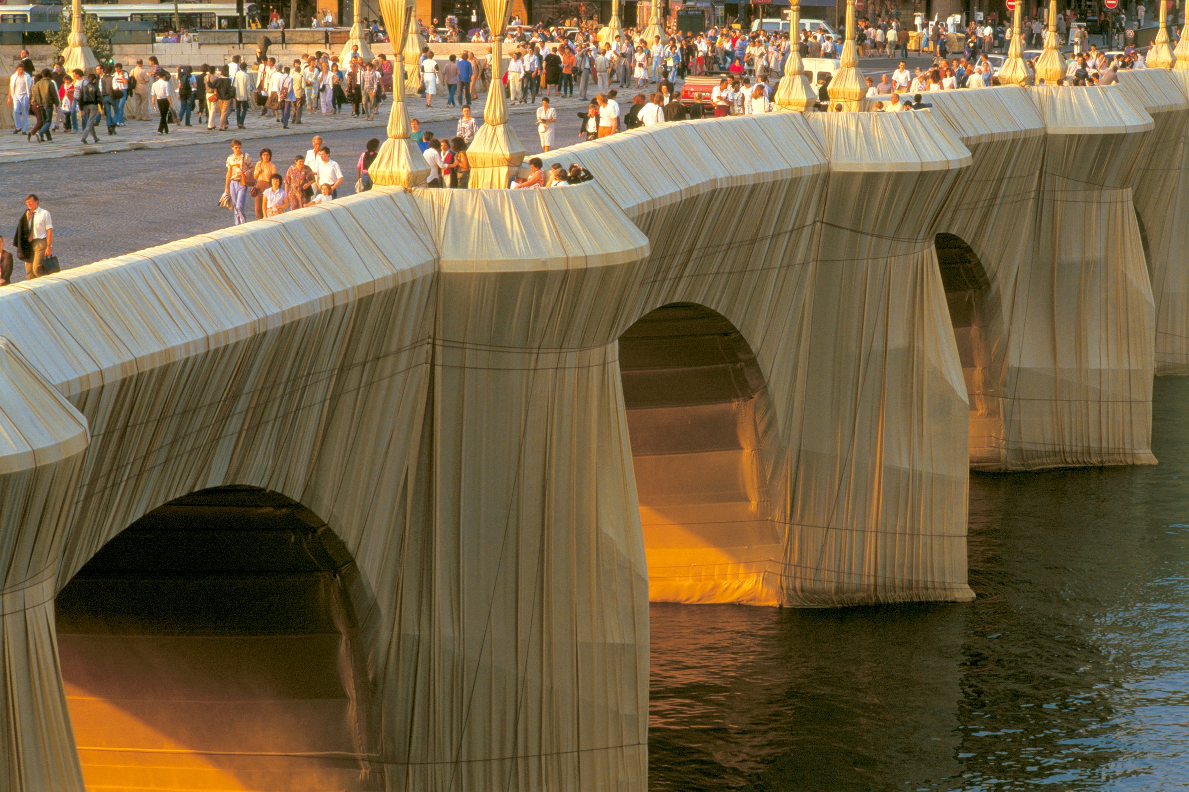 Christo and Jeanne-Claude The Pont Neuf Wrapped, Paris, 1975-85 — Photo: Wolfgang Volz © 1985 Christo and Jeanne-Claude Foundation