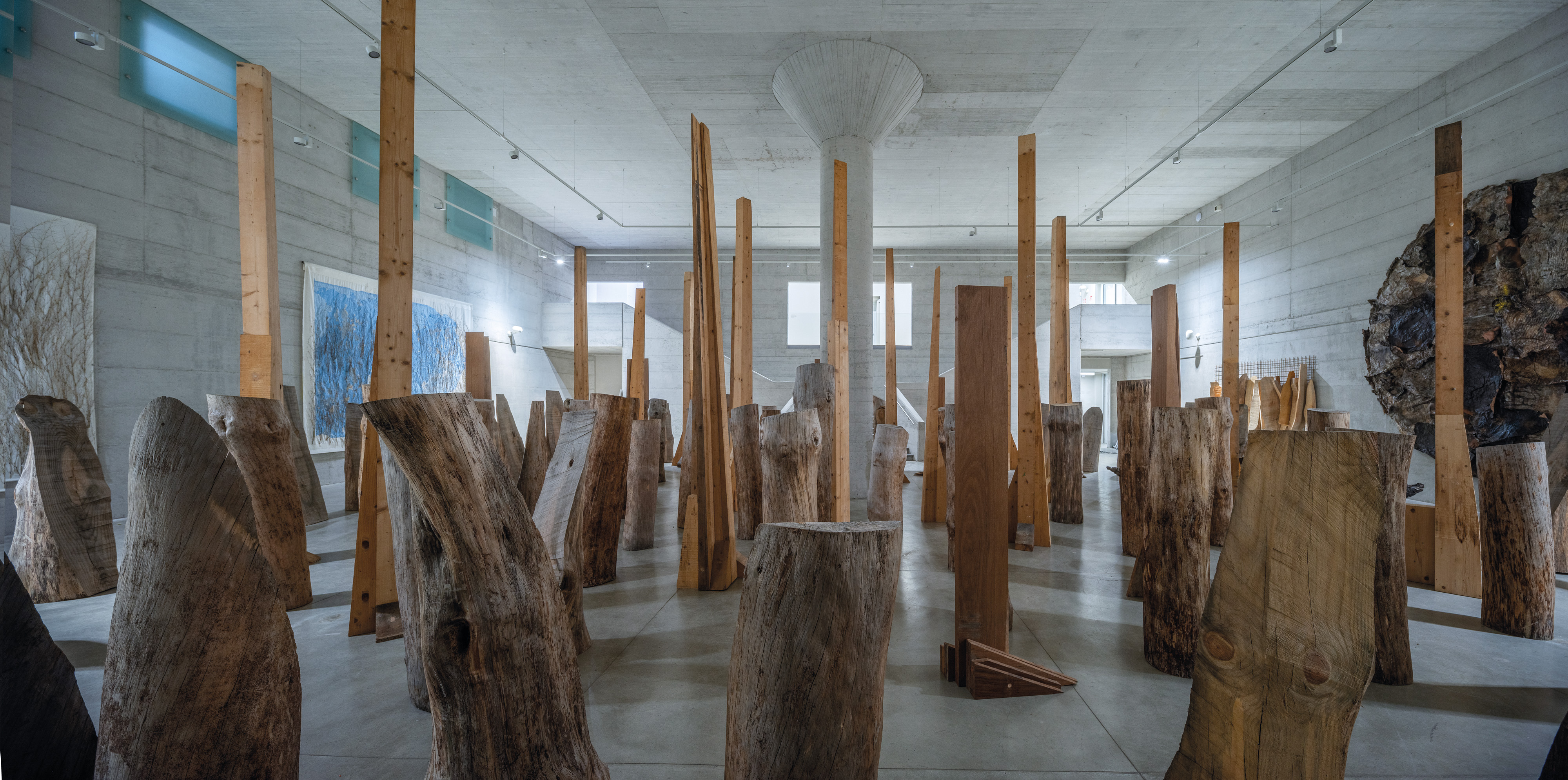 Mario Ceroli, La forza di sognare ancora, veduta della mostra, Palazzo Citterio, Milano, 2024