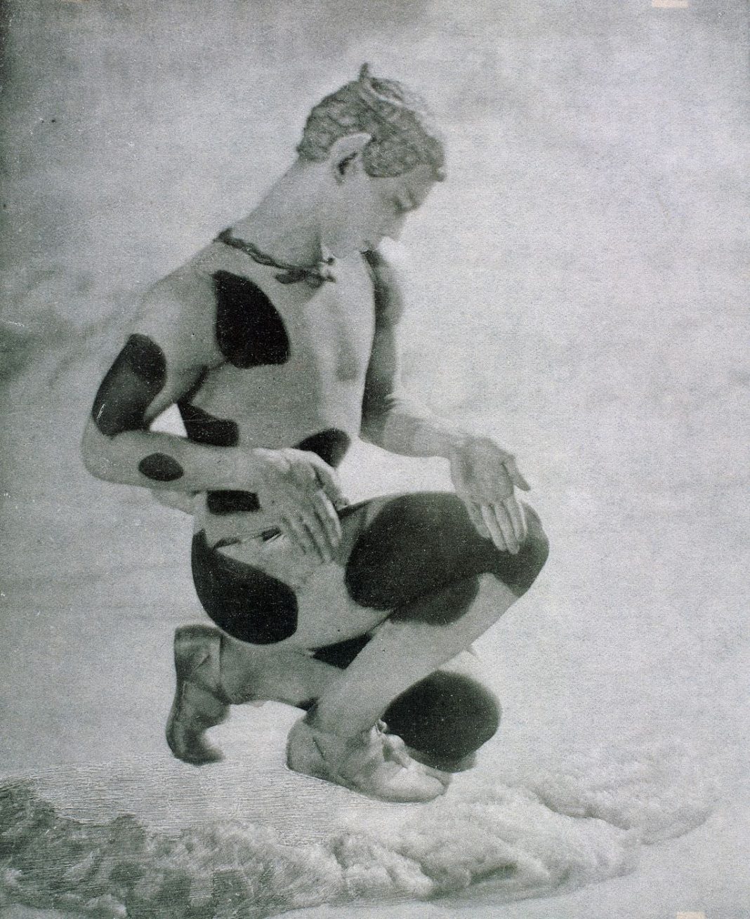 Adolphe de Meyer – Nijinsky in “L’Après-midi d’un faune”https://www.exibart.com/repository/media/eventi/2012/12/adolphe-de-meyer-8211-nijinsky-in-8220l8217après-midi-d8217un-faune8221-1068x1309.jpg