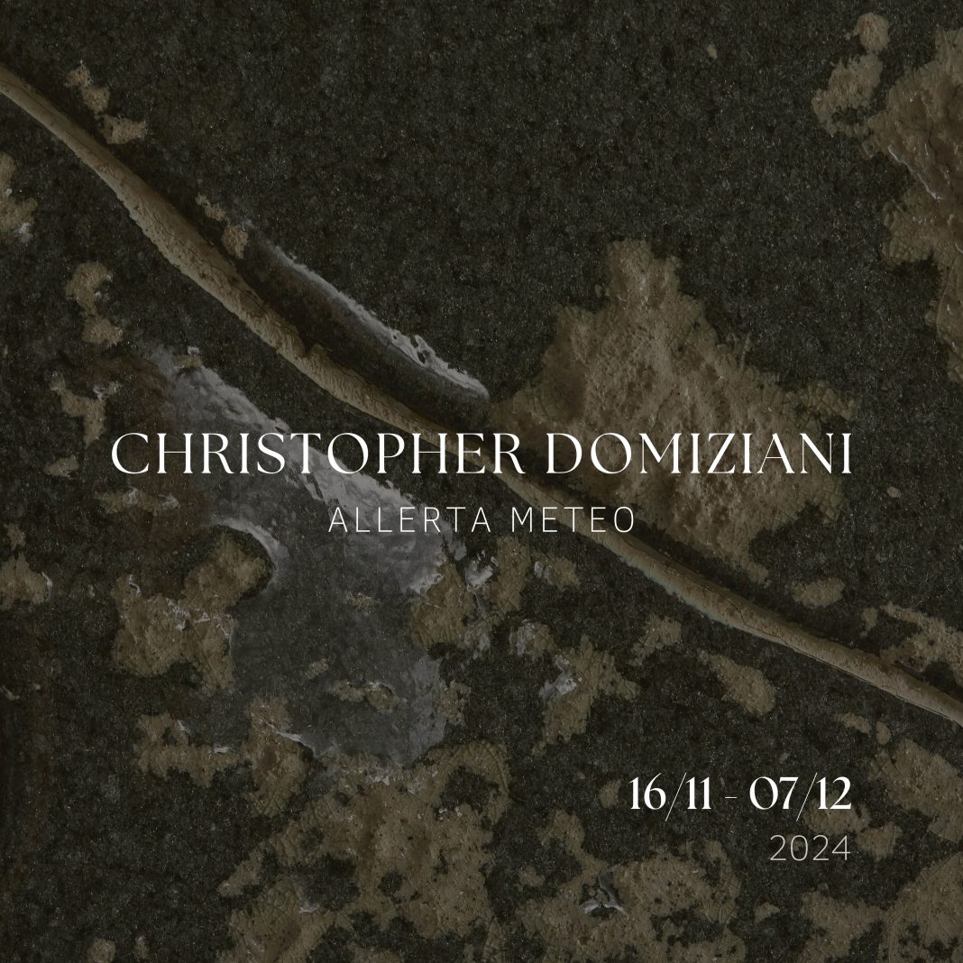 Christopher Domiziani – Allerta Meteohttps://www.exibart.com/repository/media/formidable/11/img/4a3/Fronte-Allerta-meteo_2-mb-1068x1068.jpg